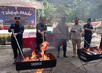 Rugikan Negara Ratusan Juta Rupiah, Pemkot Cimahi Musnahkan Rokok Ilegal