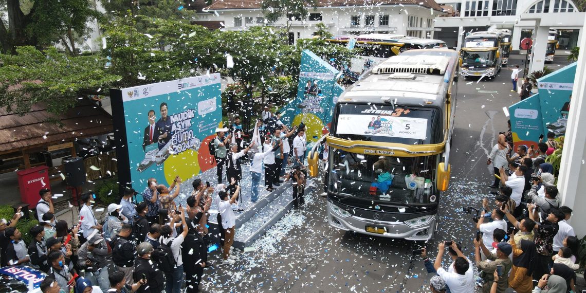 Bio Farma Berangkatkan 486 Pemudik dalam Program Mudik Asyik BUMN 2024
