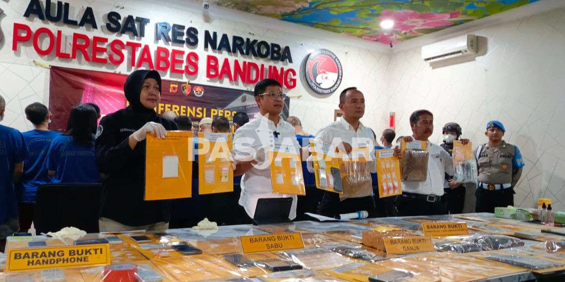 Polisi Gerebek Rumah Wanita Pengedar Sabu di Bandung