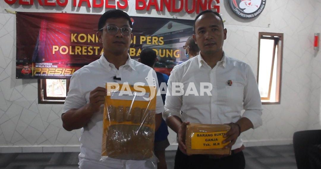 Dua Pria Digrebek Polisi Karena Jual Ganja di Media Sosial