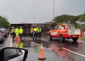Bus Terguling Viral di Media Sosial