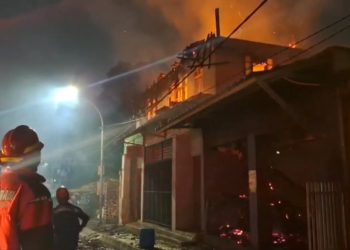 Si Jago Merah Menghanguskan 3 Kios dan 4 Kamar Kontrakan