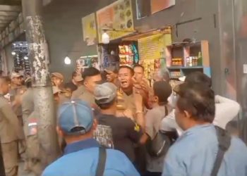 Satpol PP Bandung dan PKL Dalem Kaum Kembali Bentrok