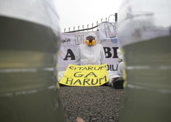 Aksi Menolak Perpanjangan Program Citarum Harum
