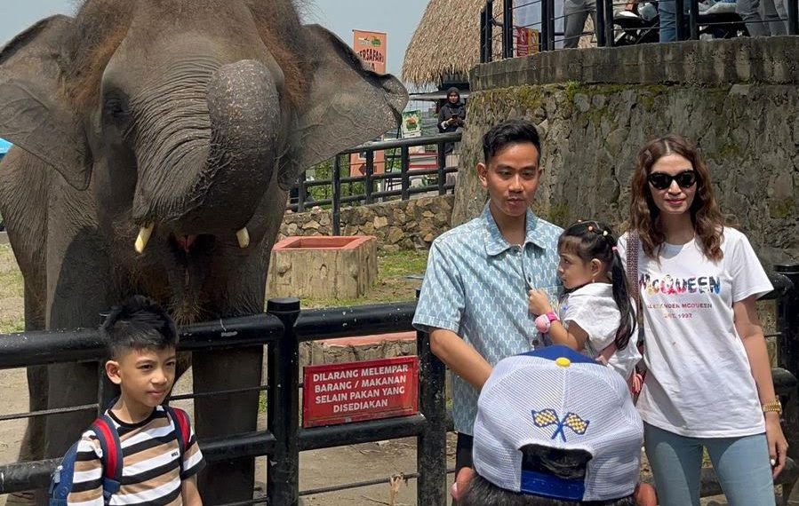 Wapres Terpilih, Gibran Pilih Liburan ke Lembang Park Zoo Bersama Keluarga