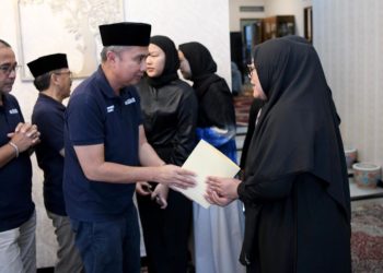 Pj Gubernur Jabar Takziah ke Rumah Duka Mantan Bupati Kuningan