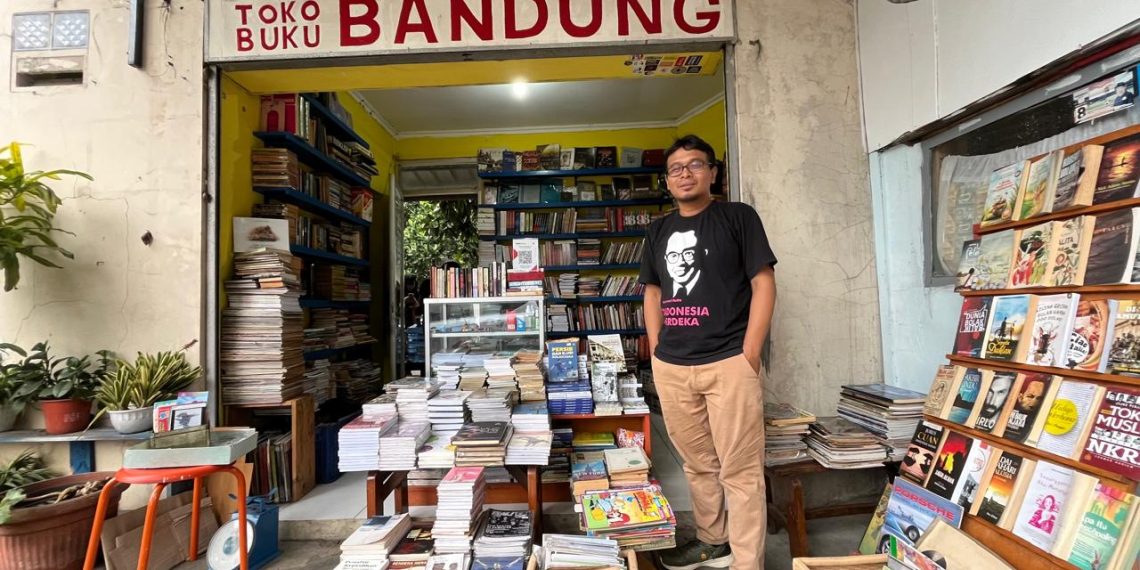 Toko Buku Bandung: Menyebarkan Api Literasi di Tengah Tantangan Digital