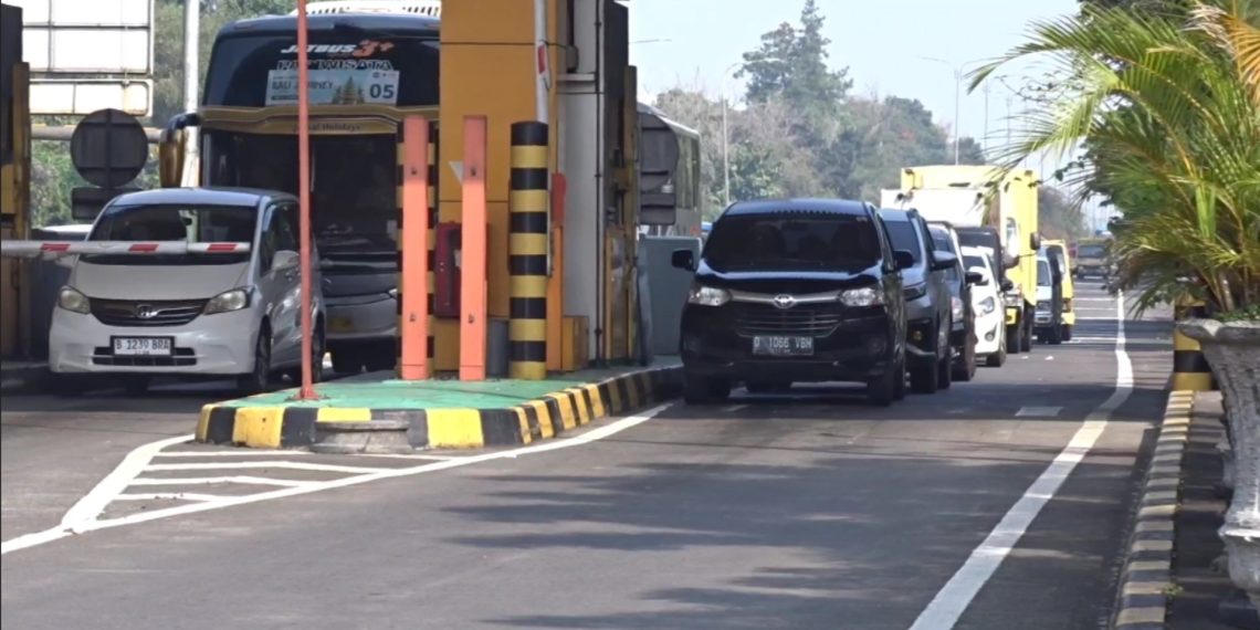 Puluhan Ribu Kendaraan Wisatawan Masuk Bandung Selama Libur