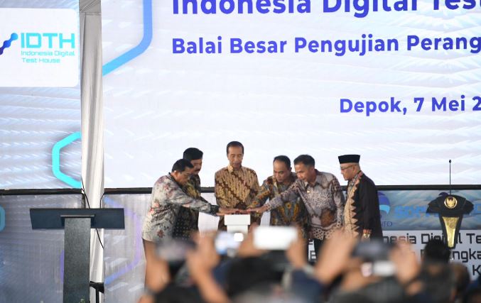 Pj Gubernur Jabar Dampingi Presiden Resmikan Indonesia Digital Test House