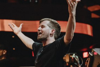 Pertamakalinya Alan Walker Tampil Tanpa Masker