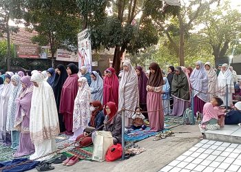 Ratusan Warga Bandung Laksanakan Sholat Idul Adha Lebih Awal