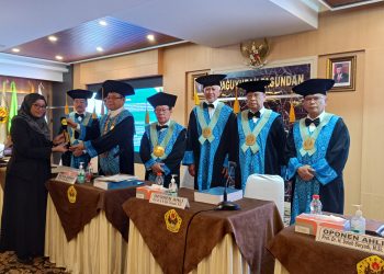 Sidang Doktor Ilmu Sosial, Marina Puspita tentang Implementasi Kebijakan Pengelolaan Sampah di Kota Bandung