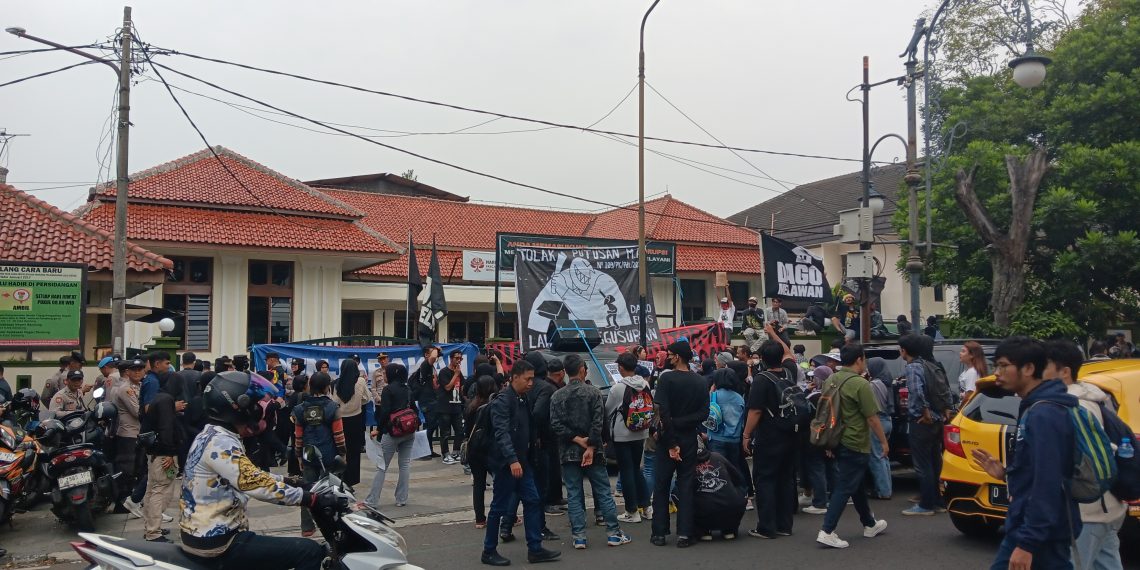 warga dago elos