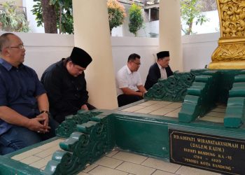 Kang Arfi Ziarah ke Makam Pendiri Bandung, Punya Ikatan Kerabat Dengan R.A Wiranatakusumah II