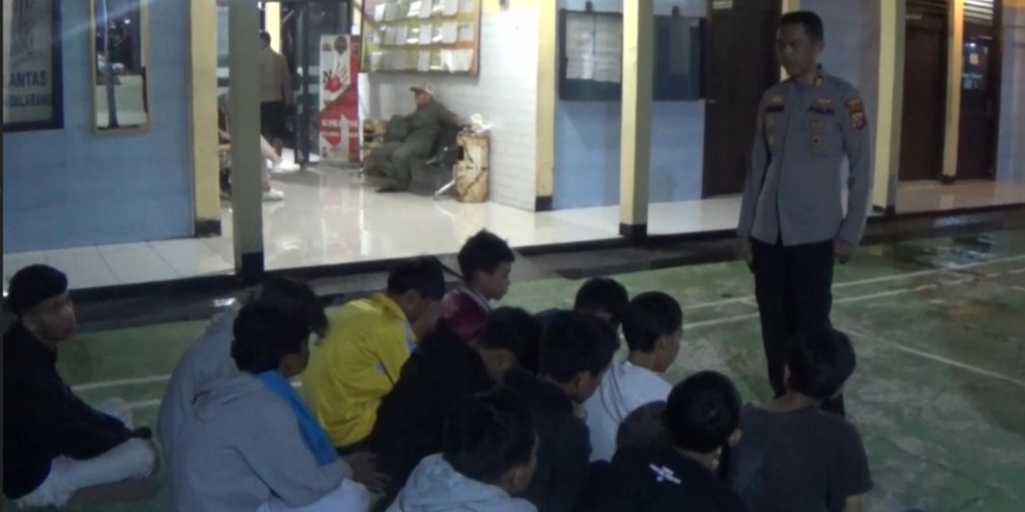 pelajar tawuran