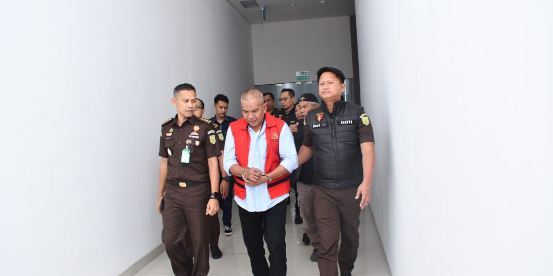 Mantan Pj Bupati Bandung Barat Arsan Latif Ditahan Kejati Jabar