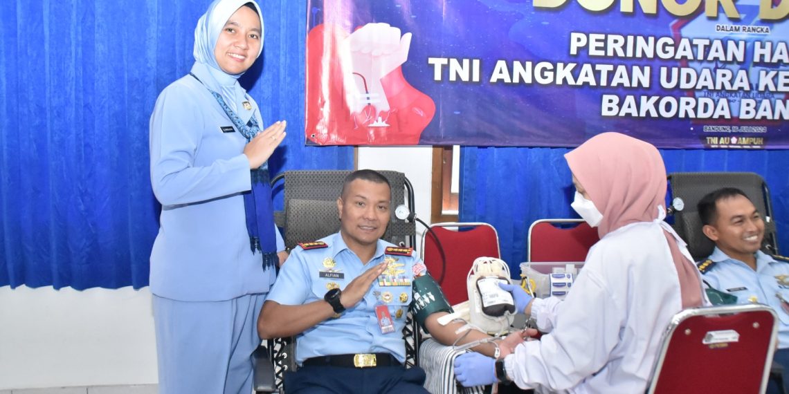 Jelang Peringatan Ke-77 Hari Bakti TNI Angkatan Udara, Personel Lanud Husein Sastranegara Mengikuti Donor Darah