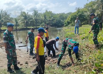 Peduli Lingkungan, Lanud Husein Sastranegara Tanam Mangrove Di Sepanjang Sungai Cijambe