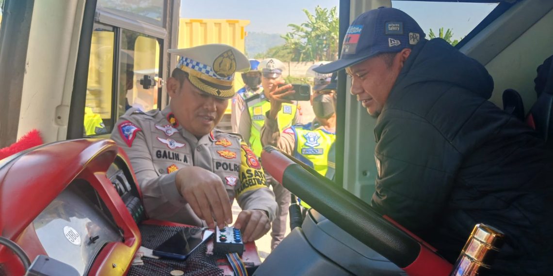Satlantas Polresta Bandung Gelar Razia Knalpot Telolet di Exit Tol Soroja