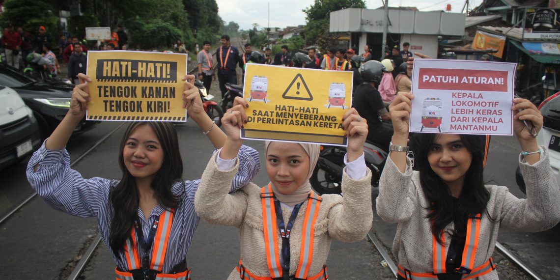 Foto: Kampanye Keselamatan di Perlintasan KA