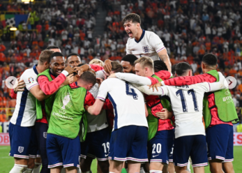 Inggris Akhiri Kutukan Sebagai Jago Kandang