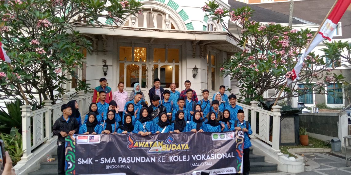 Puluhan Siswa dan Guru SMA/SMK Pasundan Ikuti Pertukaran Pelajar ke Malaysia