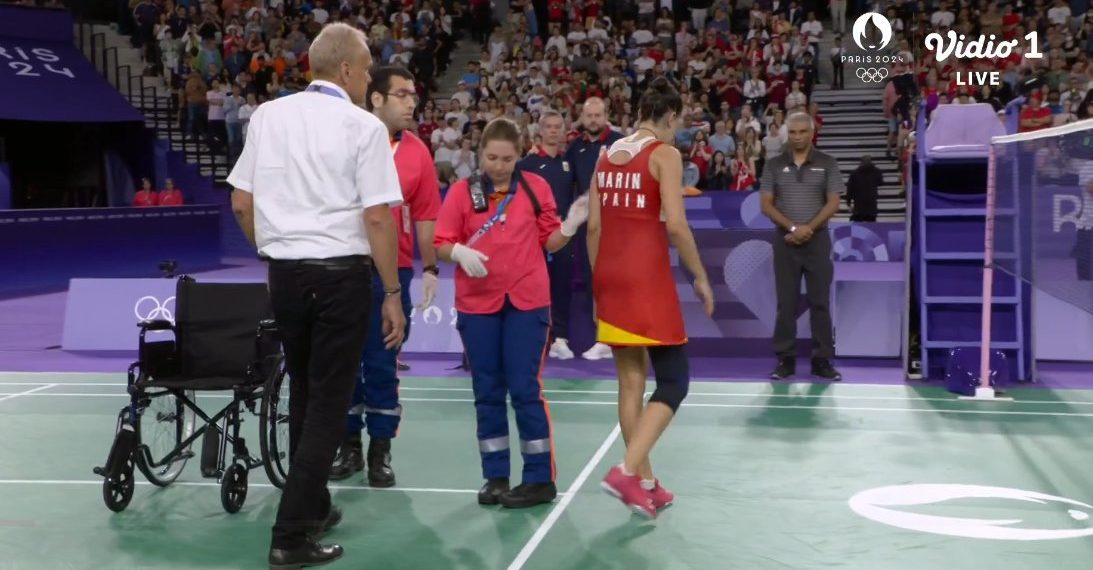 Walau Alami Cedera Serius, Carolina Marin Tolak Keluar Lapangan Menggunakan Kursi Roda