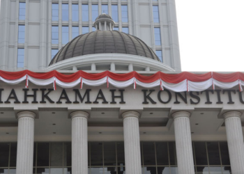 Menegakkan Putusan MK