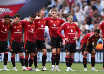Roy Keane Tunjukan Masalah Manchester United ke Erik ten Hag Usai Kalah di Community Shield