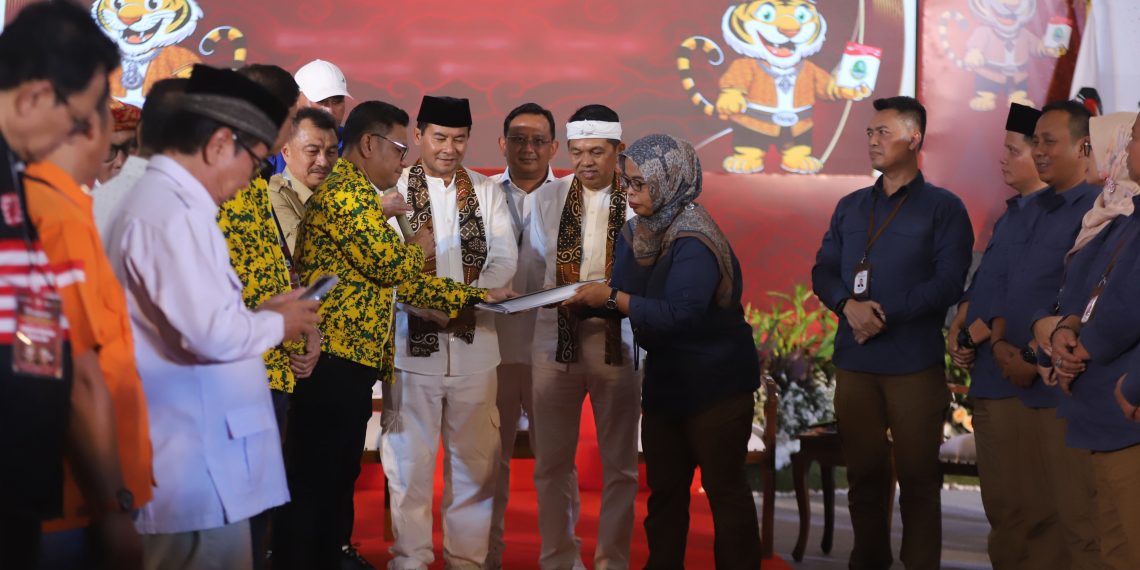 Hari Pertama Masa Pendaftaran Calon Pilgub, Dedi Mulyadi – Erwan Setiawan Datangi KPU