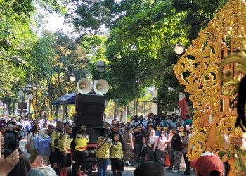 pawai kendaraan hias
