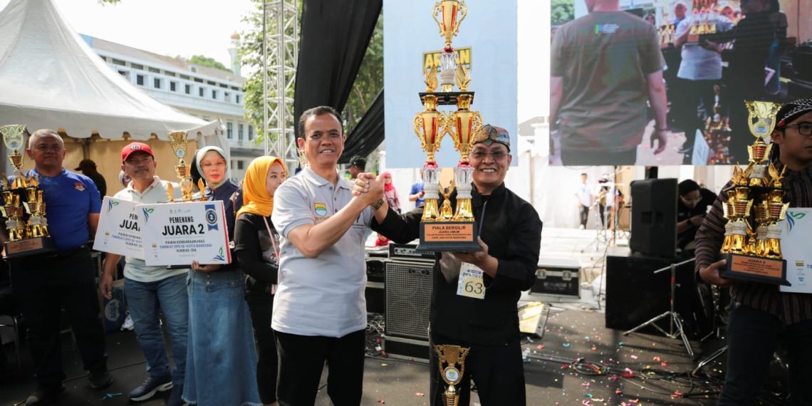 pawai kendaraan hias