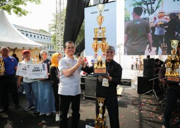 pawai kendaraan hias