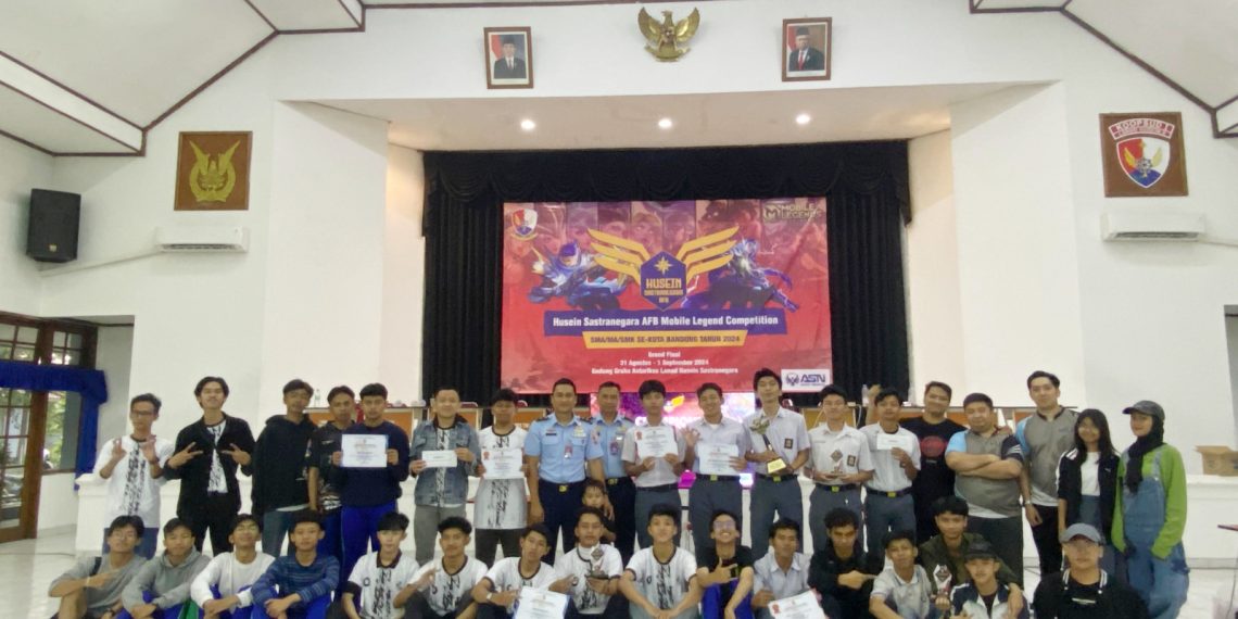Sukses Dan Hasilkan Atlet E-Sport Muda Kota Kembang, Danlanud Husein Sastranegara Tutup Mobile Legend Competition