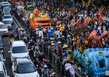 karnaval kendaraan hias