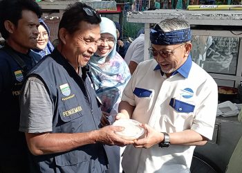 Ahmad Syaikhu Ngabubur Bareng Sopir Angkot