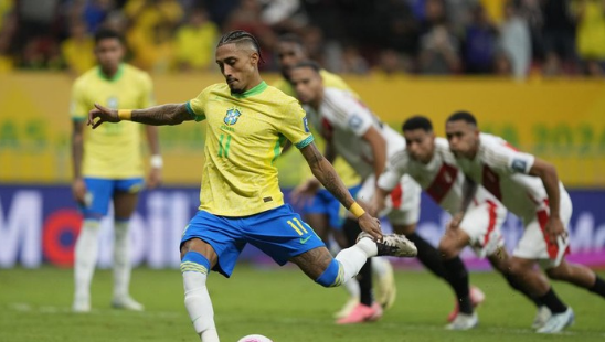 Raphinha 2 Gol, Tim Samba Menang 4-0