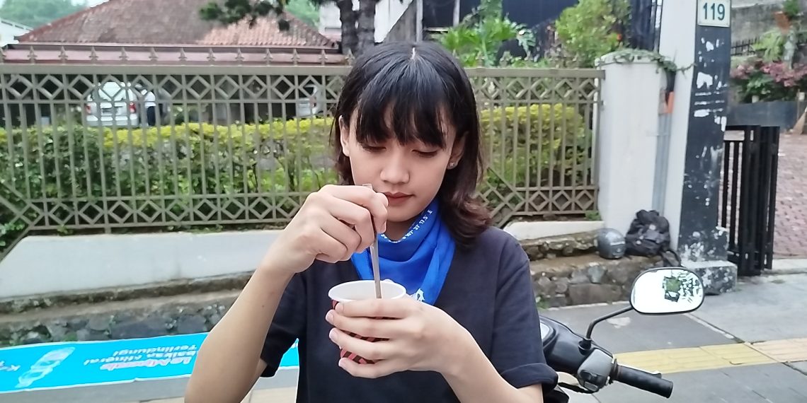 Bella Setiani Gadis Penjual Kopi Keliling Berparas Cantik