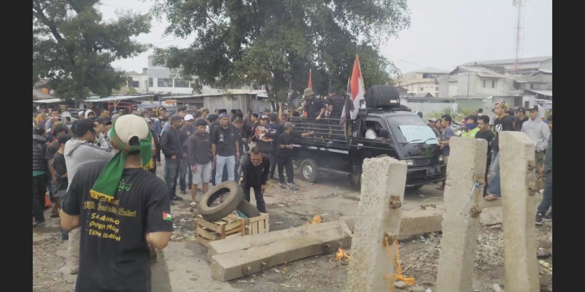demo warga ciroyom
