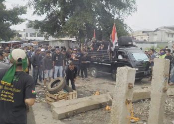 demo warga ciroyom