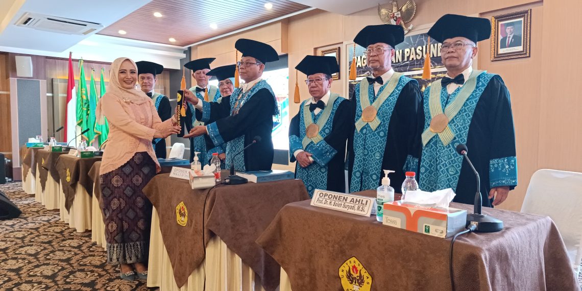 Sidang disertasi Ria Apriani