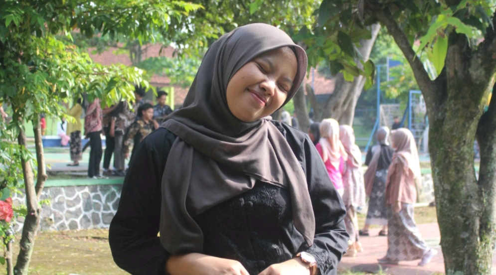 Rhefy Sheilawanti Gadis Berdarah Seni dengan Cita-Cita Mulia