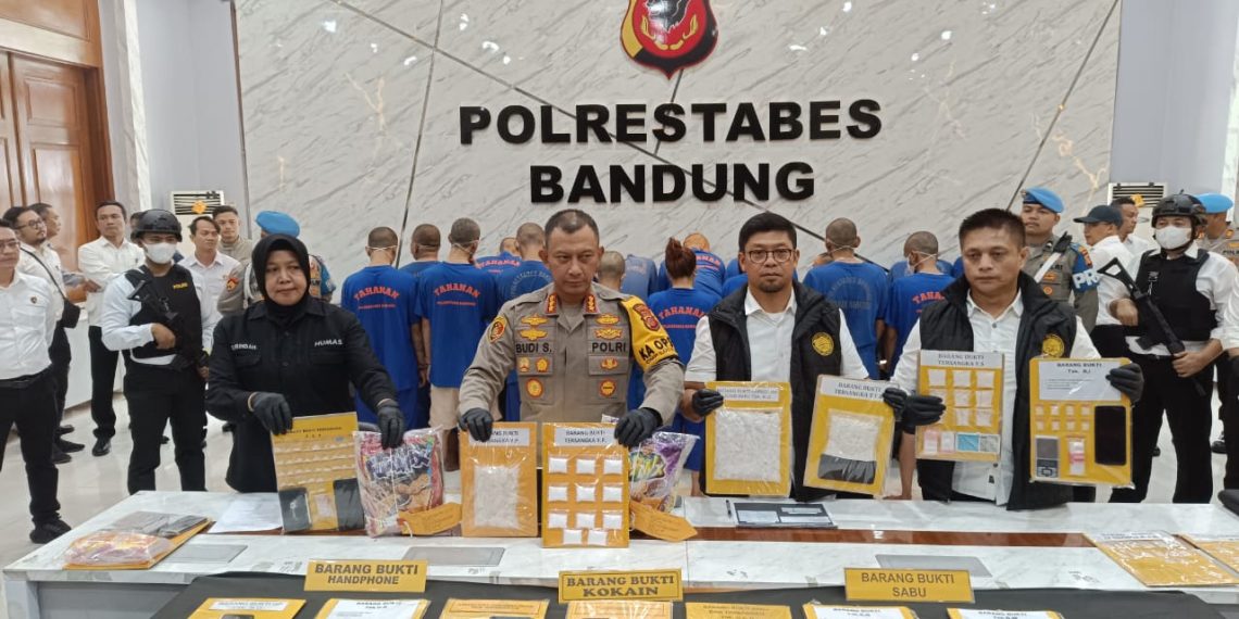 Wadah Kue Impor jadi Pilihan YP Sembunyikan Narkoba