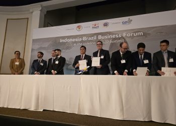 penerbangan komersial