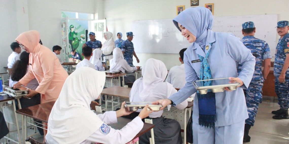 Uji Coba Makan Siang Bergizi Lanud Husein Sastranegara