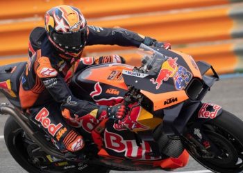 Ngeri! Kepala Jack Miller Kena Ban Belakang Quartararo