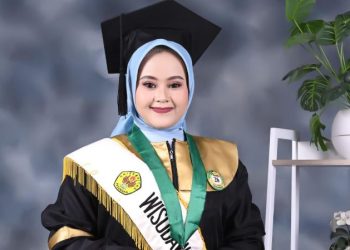 Wisudawan terbaik Hasna Shofiyah
