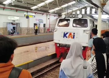 penumpang kereta api bandung
