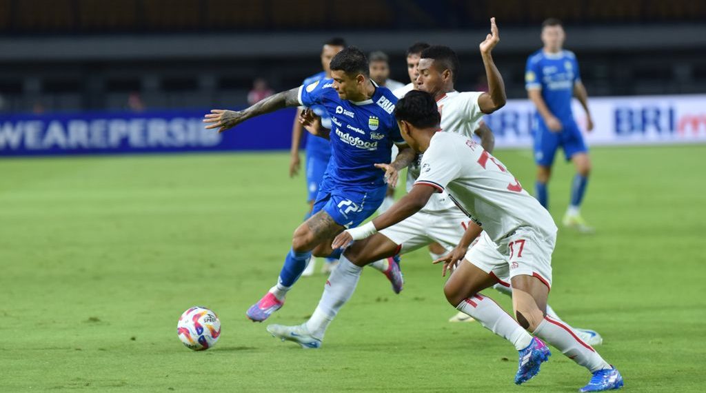Menggila di Stadion GBLA, Persib Hajar Malut United 2-0