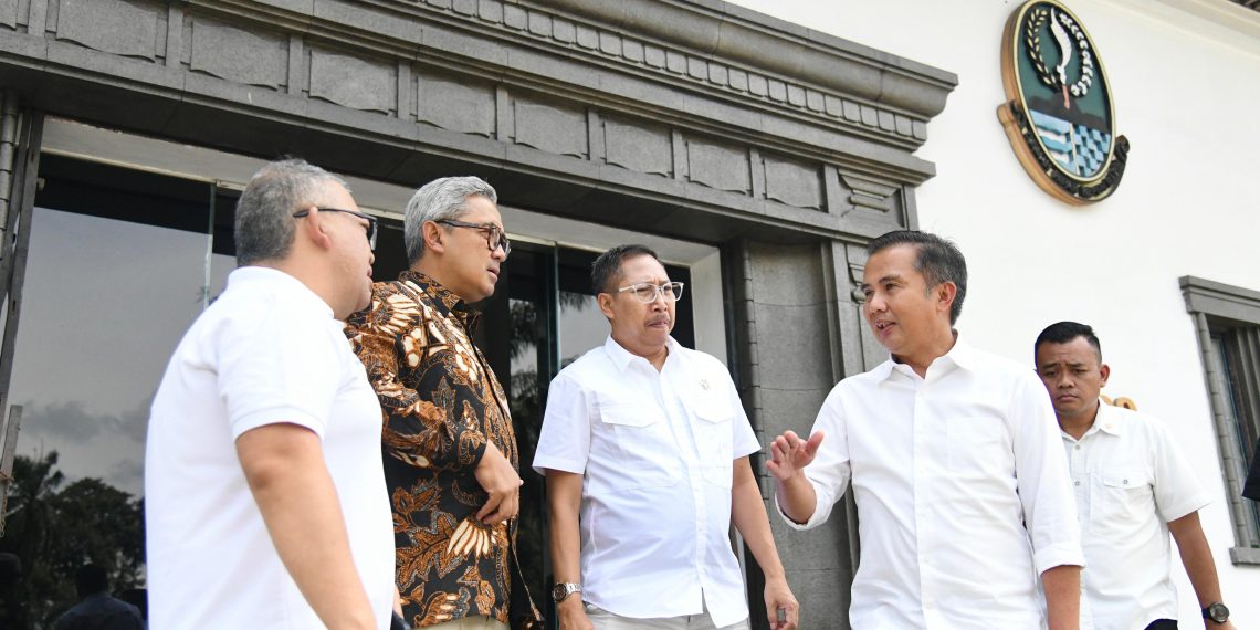 reaktivasi bandara husein